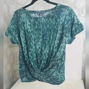 Medium petite Democracy turquoise animal print top